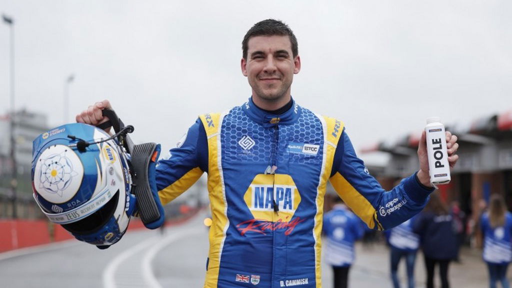 BTCC - Brands Hatch Indy: Cammish beats Turkington to pole after last-gasp flyer